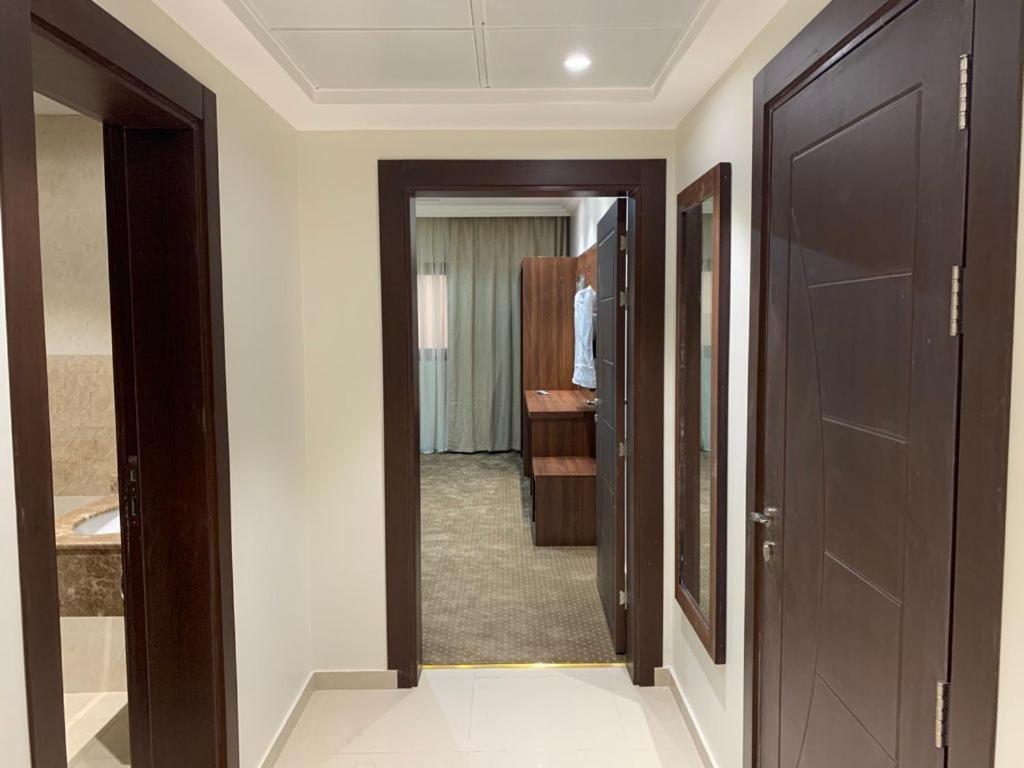 Itlalat Uhud Hotel Медина Екстериор снимка